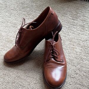 Frye Women's Brown Leather Lace-Up Flats